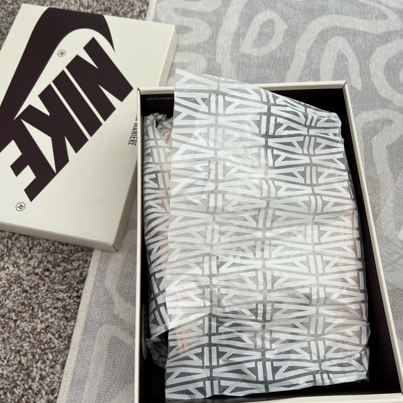 A Ma Maniere Jordan 1 High - Picture 4 of 5